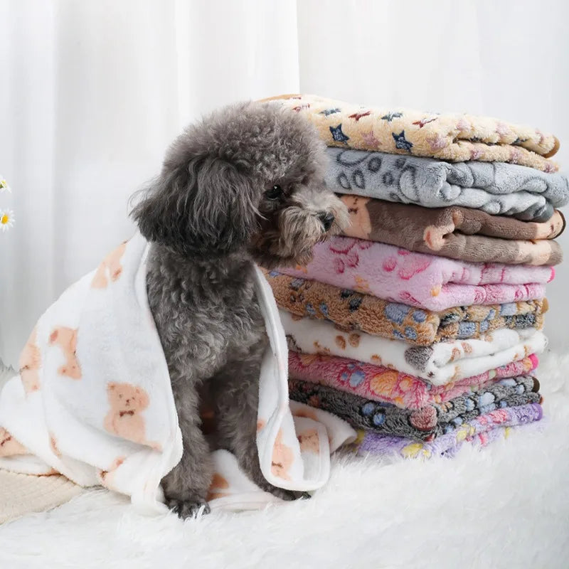 Soft Fluffy High Quality Pet Blanket Flannel Dog Sleeping Blanket Paw Print Pattern Pet Mat Warm Comfortable Blanket for Cat Dog